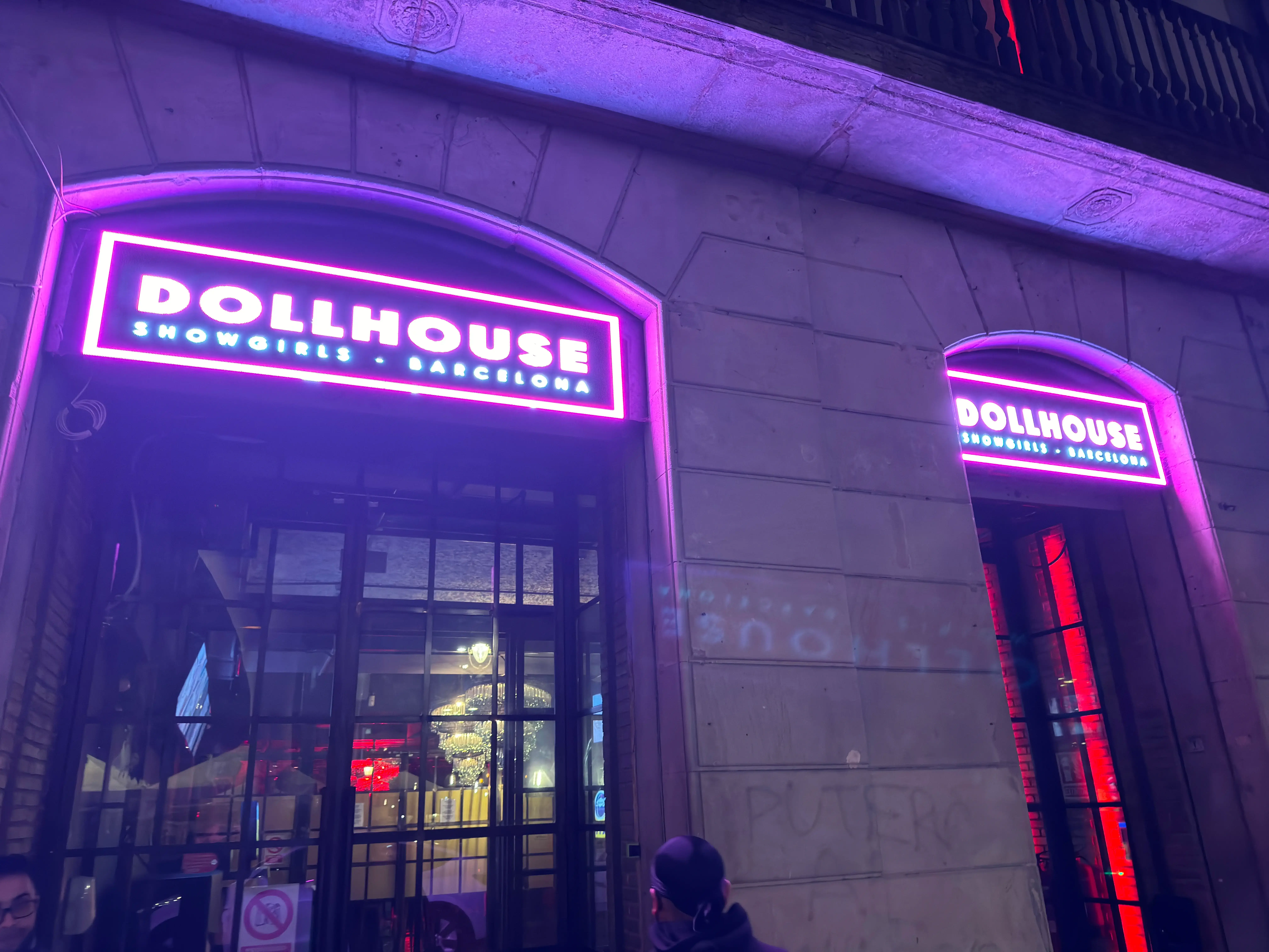 Façade de Dollhouse – la meilleure Maison Close à Barcelone, située au 17 Rue La Rambla.